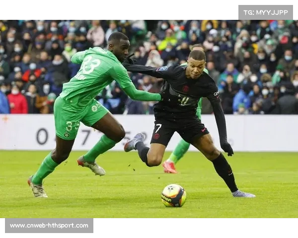 圣埃蒂安门将训练中与队友相撞，确诊轻微脑震荡